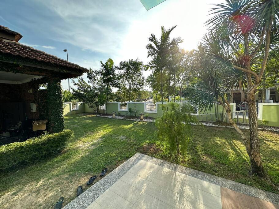 Green Homestay Nilai Zewnętrze zdjęcie